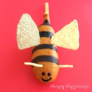 Turn an ordinary corn dog into the cutest Valentine's Day lunch or dinner. These Corn Dog Bumble Bees are easy to make and will brighten your kid's day. 