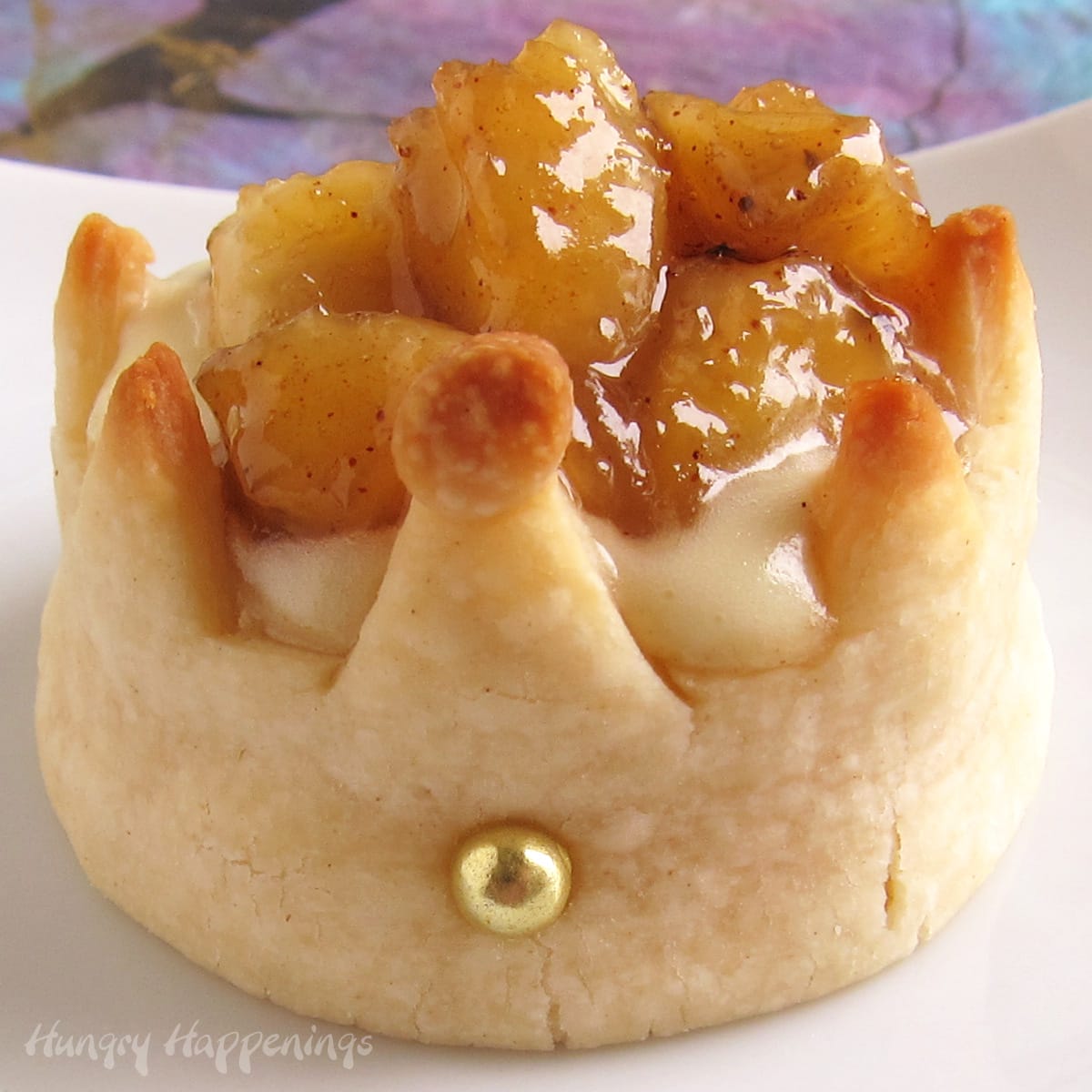 pie crust crowns filled with cheesecake mousse and caramelized bananas