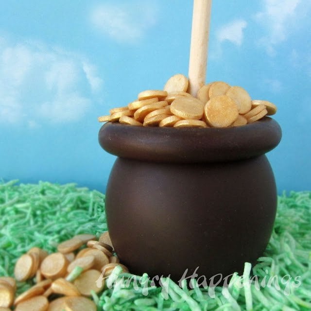 What better treat to make for any occasion than caramel apples! These Pot of Gold Caramel Apples are the perfect dessert to make with your kids for St. Patrick's Day, and who wouldn't want a pot of gold?!