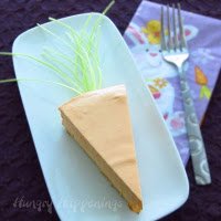I don't know about you, but I absolutely love cheesecake! Try making these festive Cheesecake Carrots for your Easter Dessert this year! 