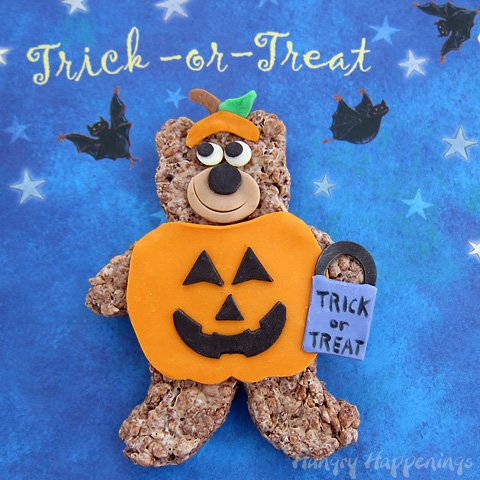 You absolutely have to make these delicious Cocoa Krispies Trick or Treat Bears! These bears are dressed up in a yummy pumpkin costume, they may be too cute to eat!