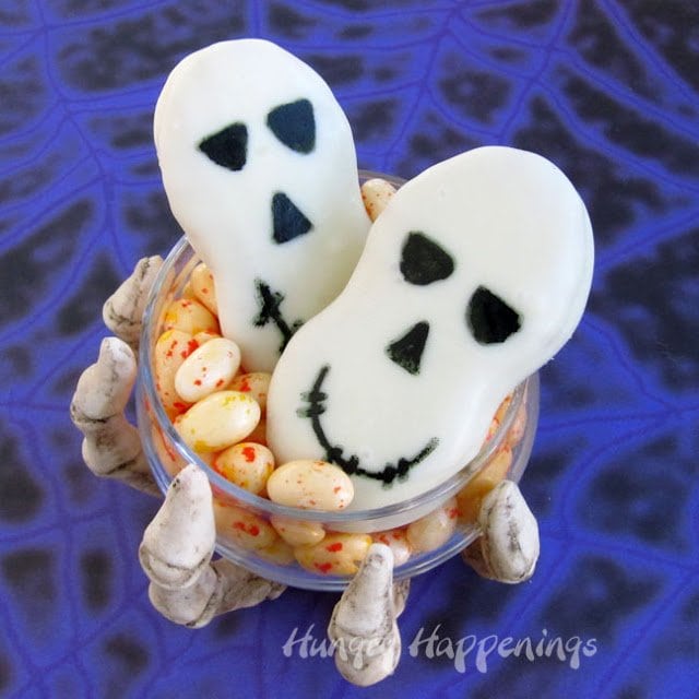 Looking for Quick and Easy Halloween Treats? These Nutter Butter Skulls are a last minute snack you can make for your Halloween party! They are spooky and delicious, the best of both worlds!