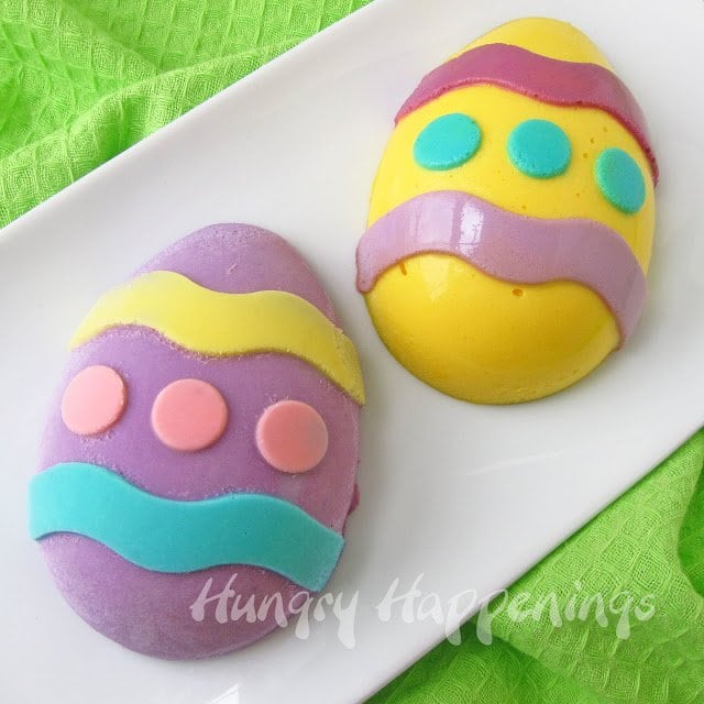 I have always loved cooking projects where you can make your treat in your own way! This Easter have fun in the kitchen with your kids and teach them How to Pain Cheesecake Easter Eggs! They are beautiful and delicious desserts.