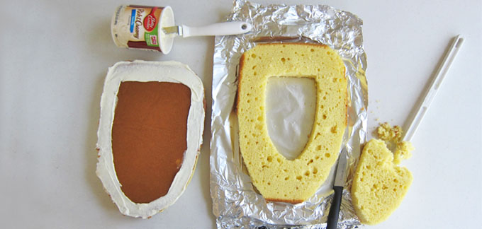 make a candy well in the middle of a cake
