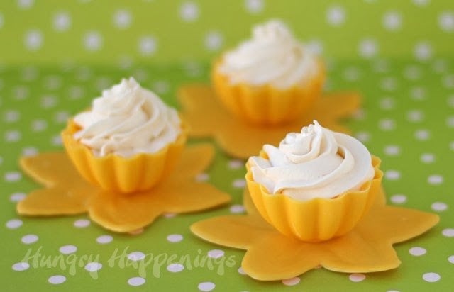 Looking for a simple recipe that looks like you spent hours in the kitchen making? Try making these Daffodil Candy Cups with Lemon Mousse! They are absolutely delicious and you wont be able to get enough!