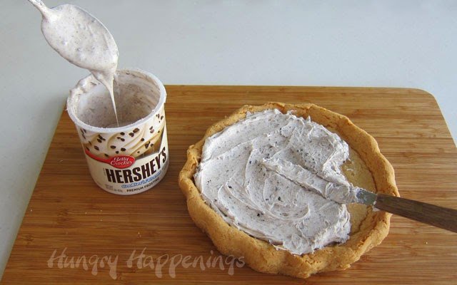Frost Pillsbury Sugar Cookie with Cookies 'n Cream Frosting