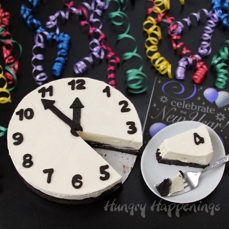 New Year's Eve cheesecake with a clock face