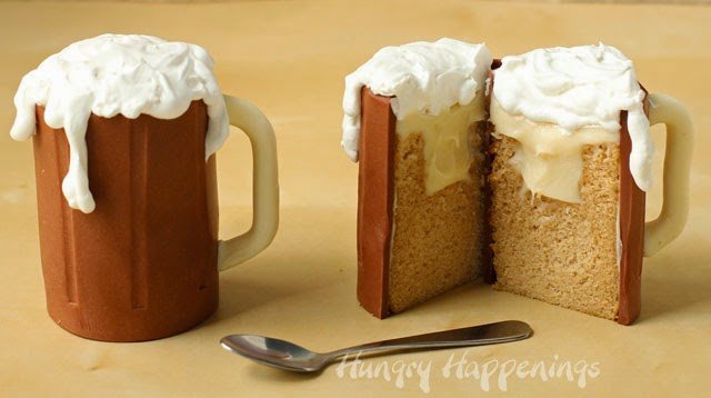 Root Beer Mug Cakes | HungryHappenings.com