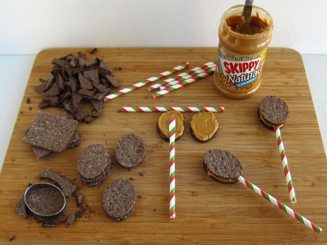 Peanut Butter Chocolate Graham Cracker Reindeer Pops | HungryHappenings.com #PBandG #CollectiveBias