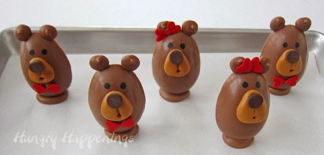 How to make chocolate teddybears filled with peanut butter fudge. Recipe and tutorial from HungryHappenings.com