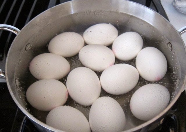 Easy cooking method for hard boiled eggs. 