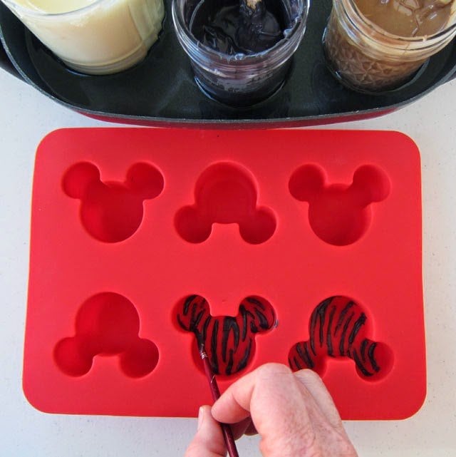 How to make Animal Print Mickey Mouse Pops. Tutorial at HungryHappenings.com