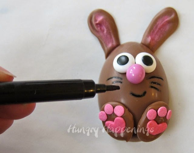 Homemade Chocolate Easter Bunnies tutorial at HungryHappenings.com