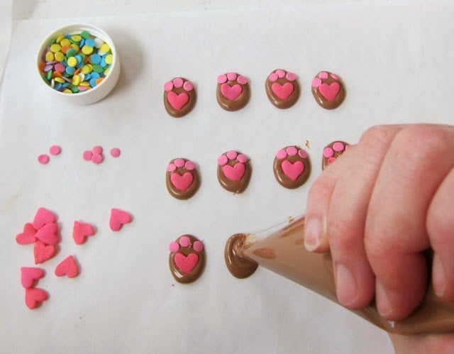 How to make tiny chocolate bunny paws. Tutorial at HungryHappenings.com