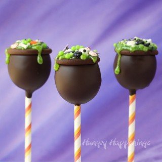 Cast a spell this Halloween by making and sharing these deliciously wicked Chocolate Peanut Butter Fudge Cauldron Lollipops. See the recipe at Hungry Happenings.
