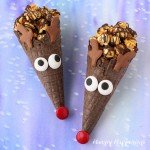 This Christmas package up some caramel corn in cute Chocolate Rudolph Waffle Cones to give as gifts to friends and family.
