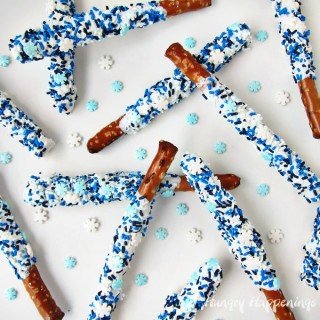 It's easy to make Snowflake Pretzel Pops for a Disney Frozen party or to give away as Christmas gifts or to snack on as a wintertime treat. See how they are made at HungryHappenings.com.