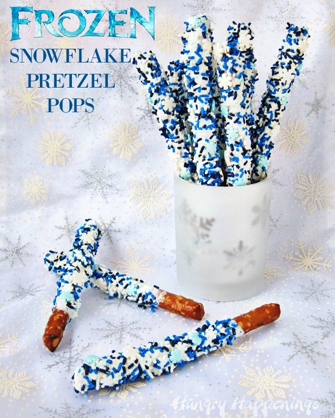 If you are throwing a Disney Frozen party and want some simple treats to make these Snowflake Pretzel Pops are perfect. See how easy they are to make at HungryHappenings.com