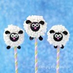 This Easter add the most adorable Oreo Lamb Lollipops to your baskets. Each crunch cookie is dipped in white chocolate and coated in mini marshmallows. So sweet!
