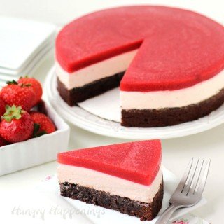 The combination of chocolate and strawberry is a classic, but this dessert puts those flavors together in a fresh way. Indulge in layers of decadently rich chocolate brownie topped with luscious strawberry cheesecake mousse and a refreshing strawberry gelée.