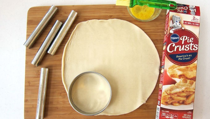 cutting pie crust using a round cookie cutter