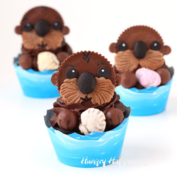 Turn Reese's Cups into sweet little otters then use them to create some adorable Sea Otter Cupcakes. These treat will be perfect for you Finding Dory Party.