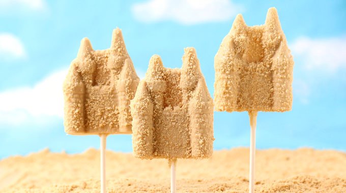 Peanut Butter Sand Castle Lollipops make great party favors or treats for a beach themed event or a princess party.