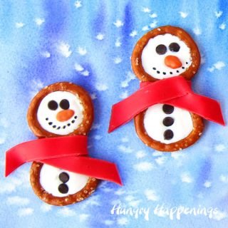 You will have so much fun building these cute Frosty Snowman Pretzels with Candy Clay Scarves in the warmth of your kitchen this winter. Each salty and sweet treats is perfect for Christmas or any snowy day.