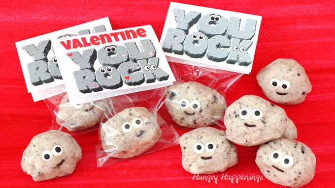 Turn a simple 3-ingredient fudge recipe into some insanely cute treats for Valentine's Day. Your kid's classmates will be thrilled to receive some Cute Cookies 'n Cream Fudge Rocks especially if they are packaged in cellophane bags and are topped with a 
