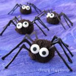 Oreo Spider Bites - Cute and creepy Halloween treats.