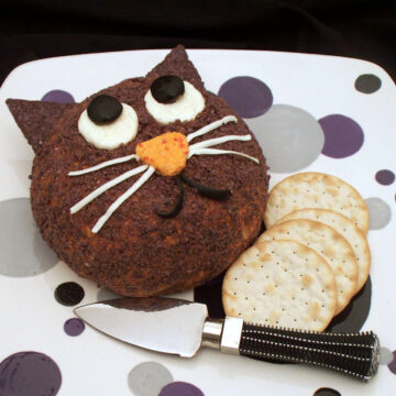 black cat cheese ball for Halloween.
