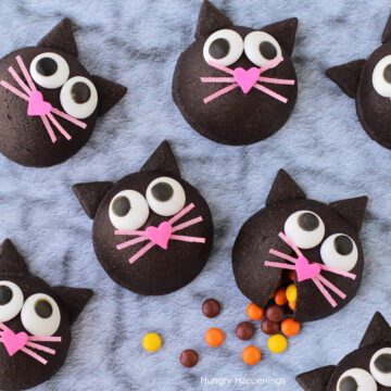 candy-filled black cat cookies for Halloween.