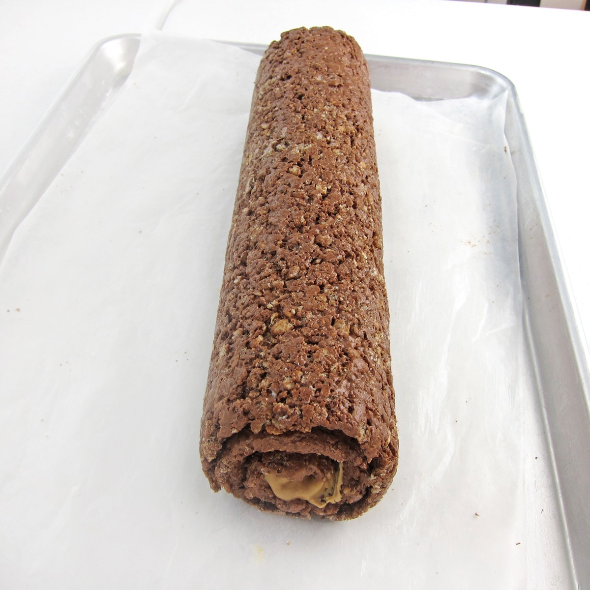 chocolate peanut butter rice krispie treats roll