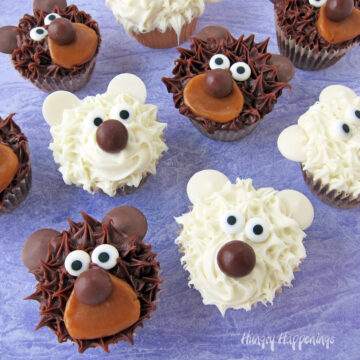 easy bear cupcakes featuring vanilla polar bear cupcakes and chocolate grizzly bear cupcakes.