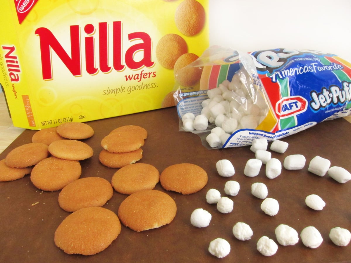 Nilla Wafers and mini marshmallows rolled into fluffy little bunny tails.