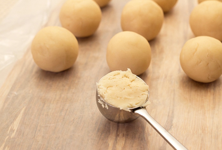 scooped and rolled cake ball dough