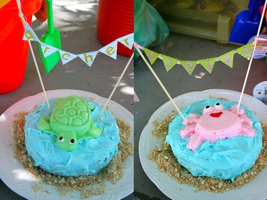 cakes topped with a giant marshmallow turtle and crab.
